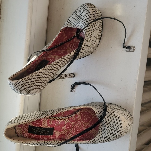 Edgey Vintage High Stilettos - Size 7 - Picture 2 of 8